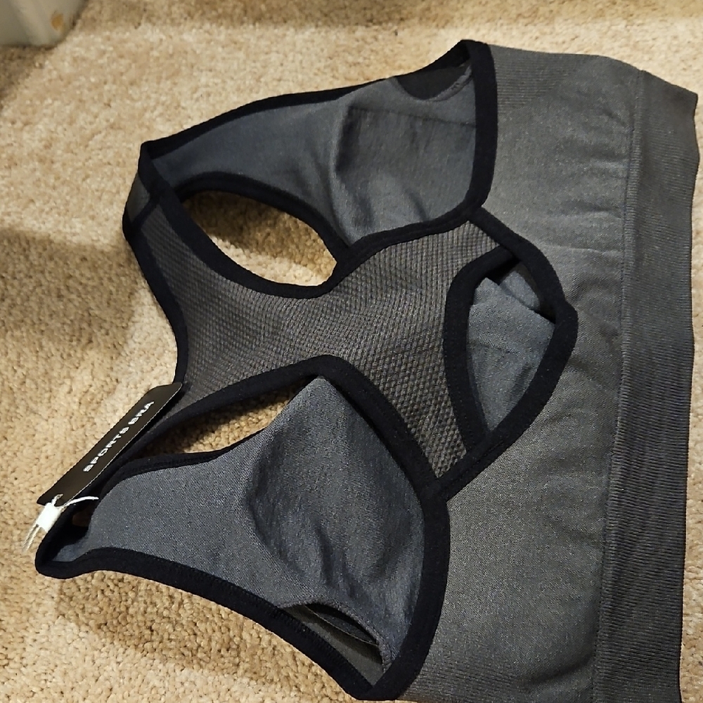 Source Unknown Black Sports Bra with Racerback Design - Picture 2 of 2